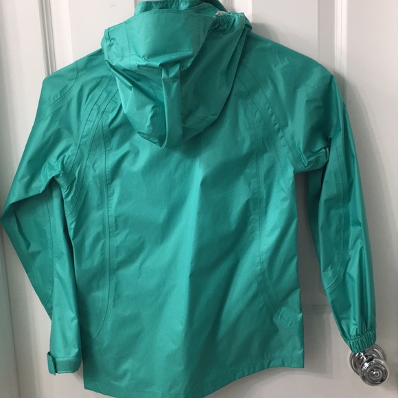 A nice, durable raincoat - Picture 2 of 2